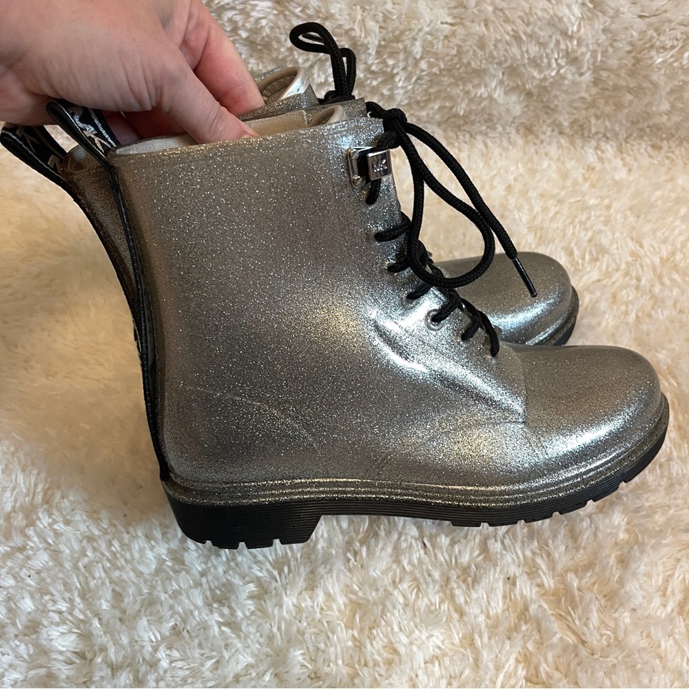 Michael Kors Tavie Flat Rain Bootie Silver Lace-up Rubber Booties - size 9 - Picture 4 of 10